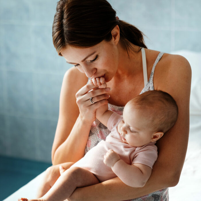 Même fragiles, les enfants papillon n’en ont pas moins besoin du toucher